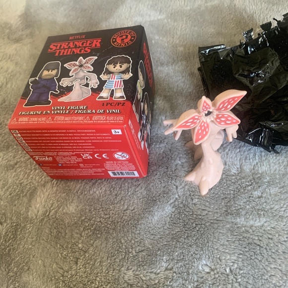Funko Netflix Stranger Things 4 Mystery Mini Demogorgon Vinyl Figure Toy - Picture 2 of 7